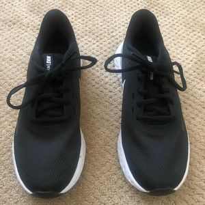 Women’s Nike Revolution 5 - Size 8